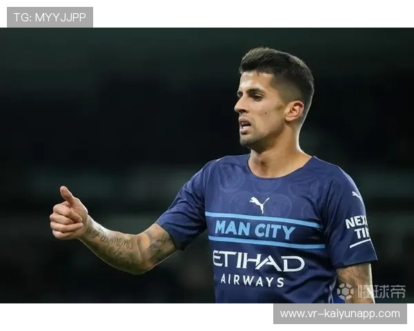 记者罗马诺：坎塞洛仍希望回归巴塞罗那，等待最终决定